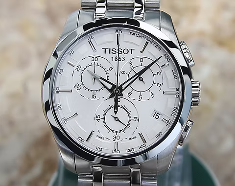 Everyday Wear Couturier Chronograph Watch With Classic Appeal
