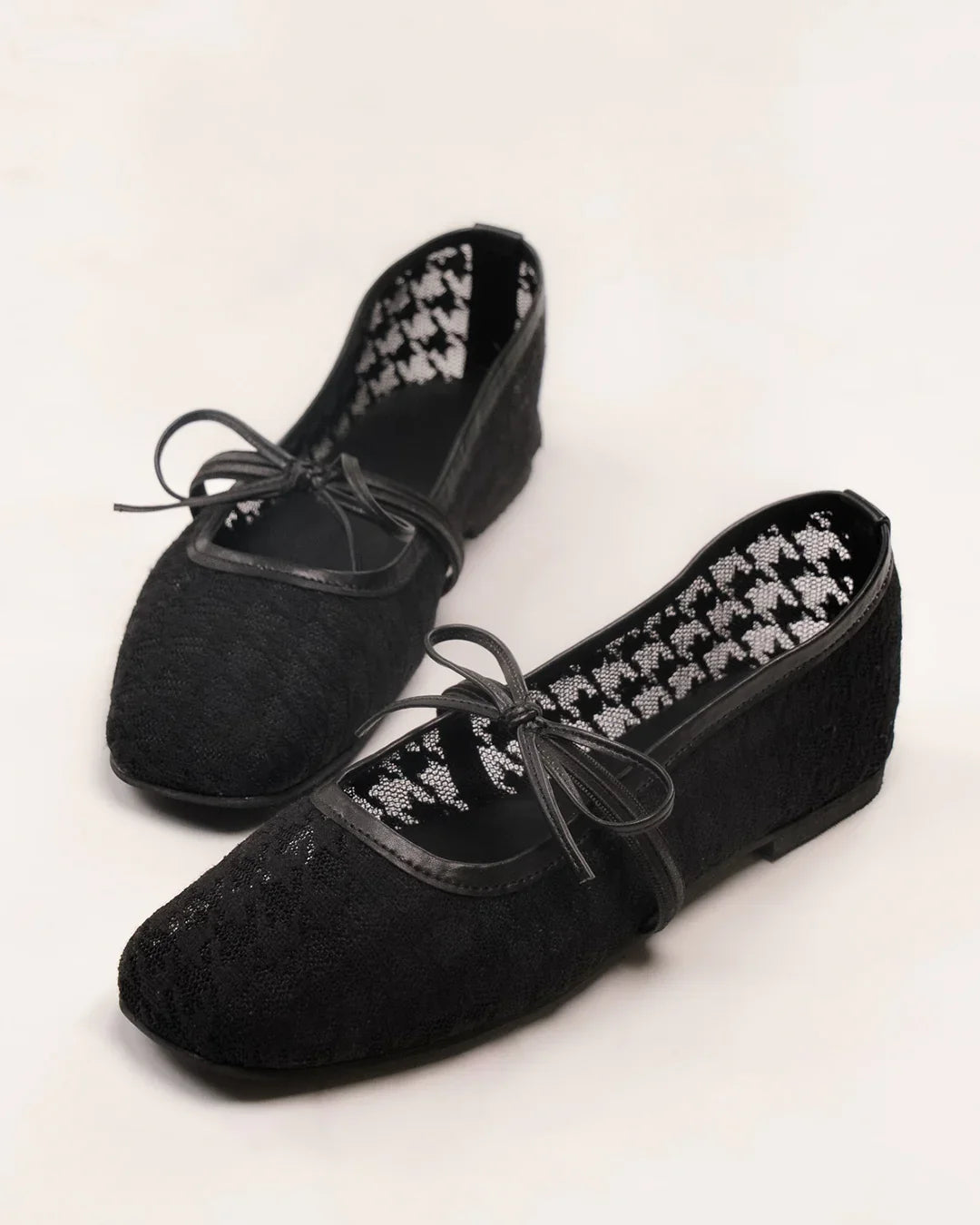 Round Toe Lace Casual Ballet Flats in Black