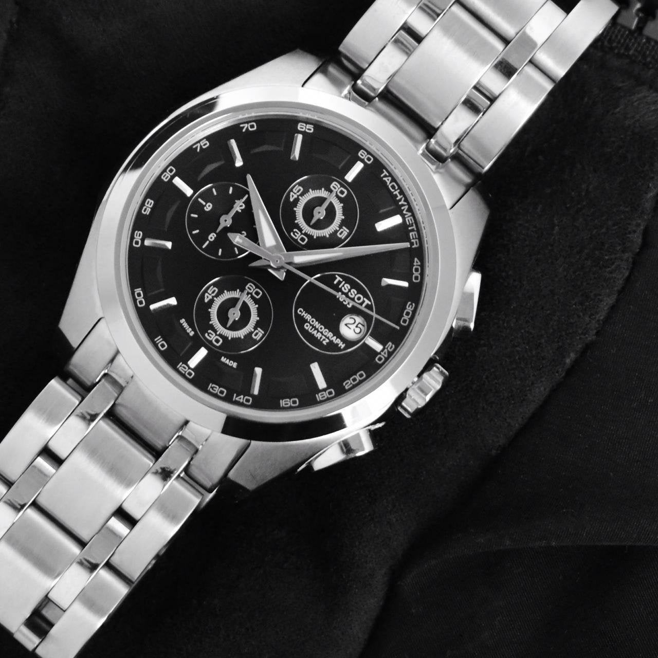 Everyday Wear Couturier Chronograph Watch With Classic Appeal