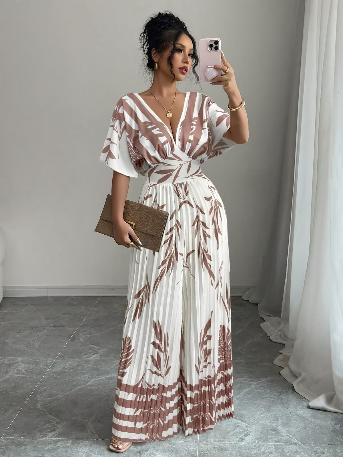 Chic Women’s V-Neck Jumpsuit with Waist-Cinching Fit – Elegant Wide-Leg Fashion Outfit