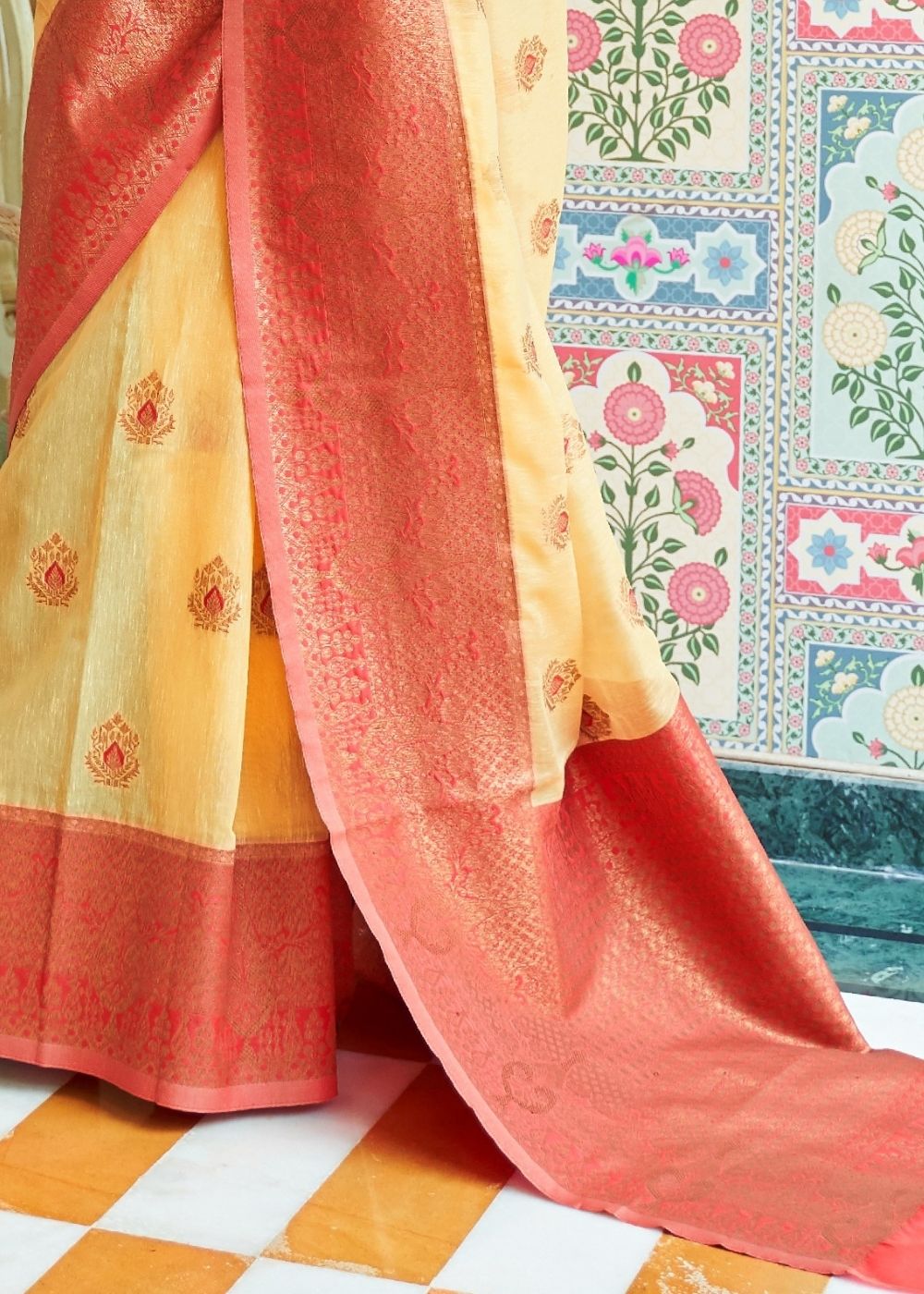 Yellow Woven Linen Silk Saree with Butti overall