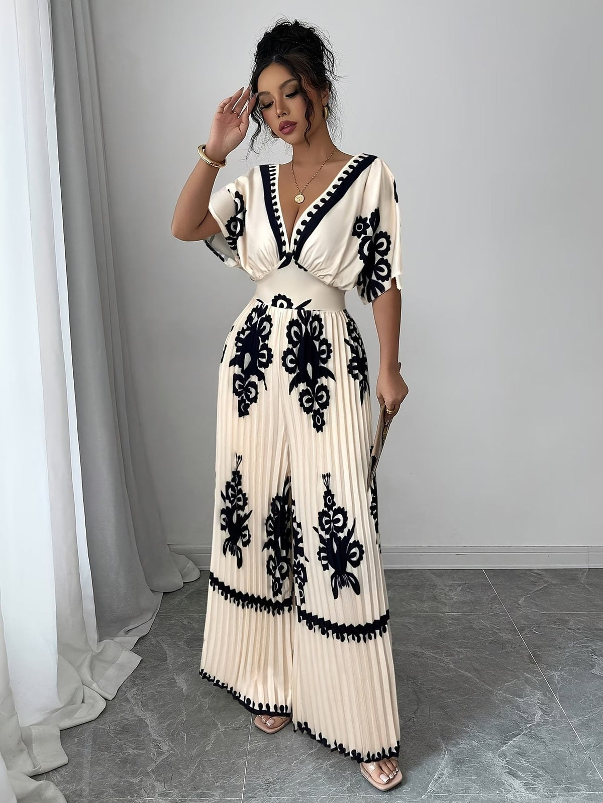 Chic Women’s V-Neck Jumpsuit with Waist-Cinching Fit – Elegant Wide-Leg Fashion Outfit