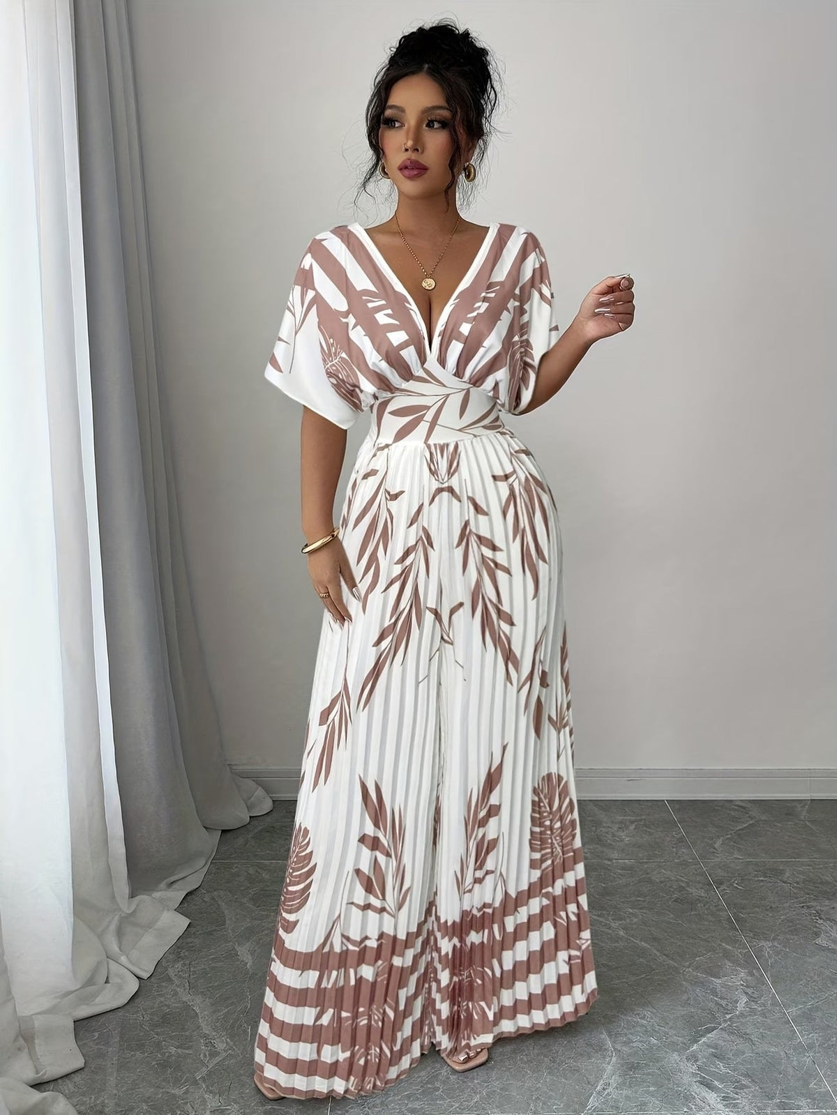 Chic Women’s V-Neck Jumpsuit with Waist-Cinching Fit – Elegant Wide-Leg Fashion Outfit