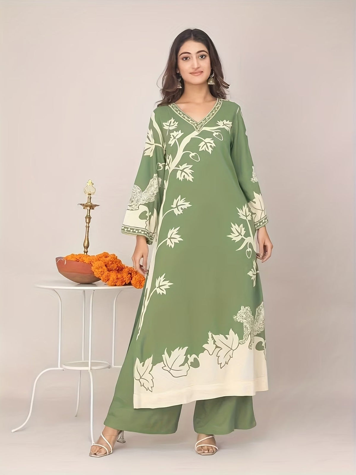 Women’s Printed Traditional Two-Piece Set – Tree & Squirrel Pattern Long Sleeve Loose Top with Matching Pants (2025 Bestseller Ethnic Style