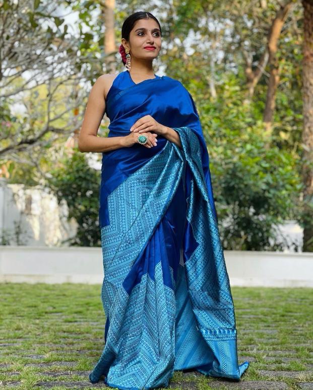 Symmetrical Blue Soft Silk Saree With Dalliance Blouse Piece