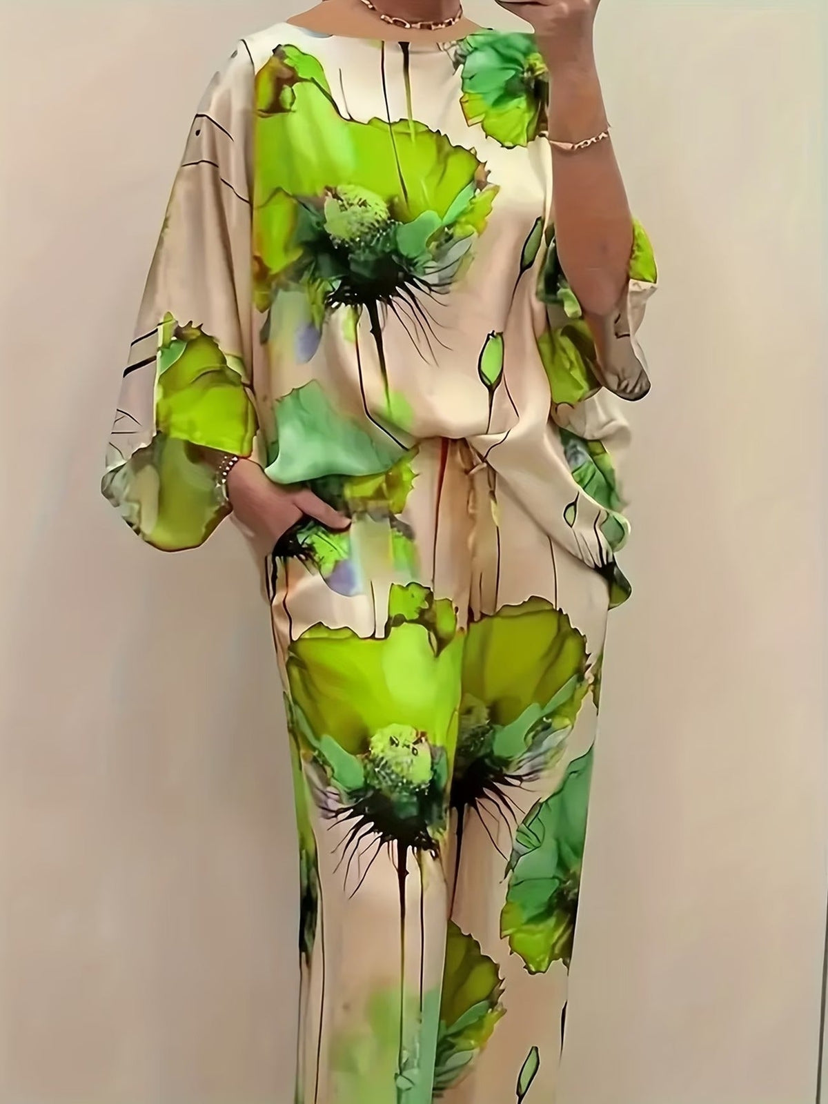 Plus Size Women’s Satin Floral Co-Ord Set – Round Neck Top with Elastic Waist Wide-Leg Pants | Elegant & Comfortable Two-Piece Outfit