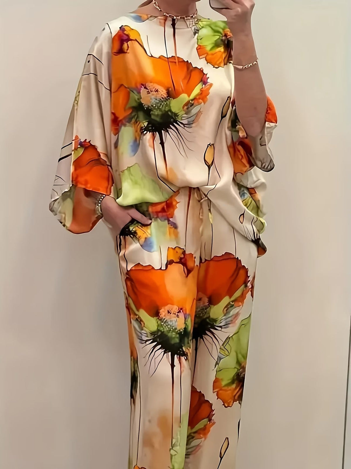 Plus Size Women’s Satin Floral Co-Ord Set – Round Neck Top with Elastic Waist Wide-Leg Pants | Elegant & Comfortable Two-Piece Outfit