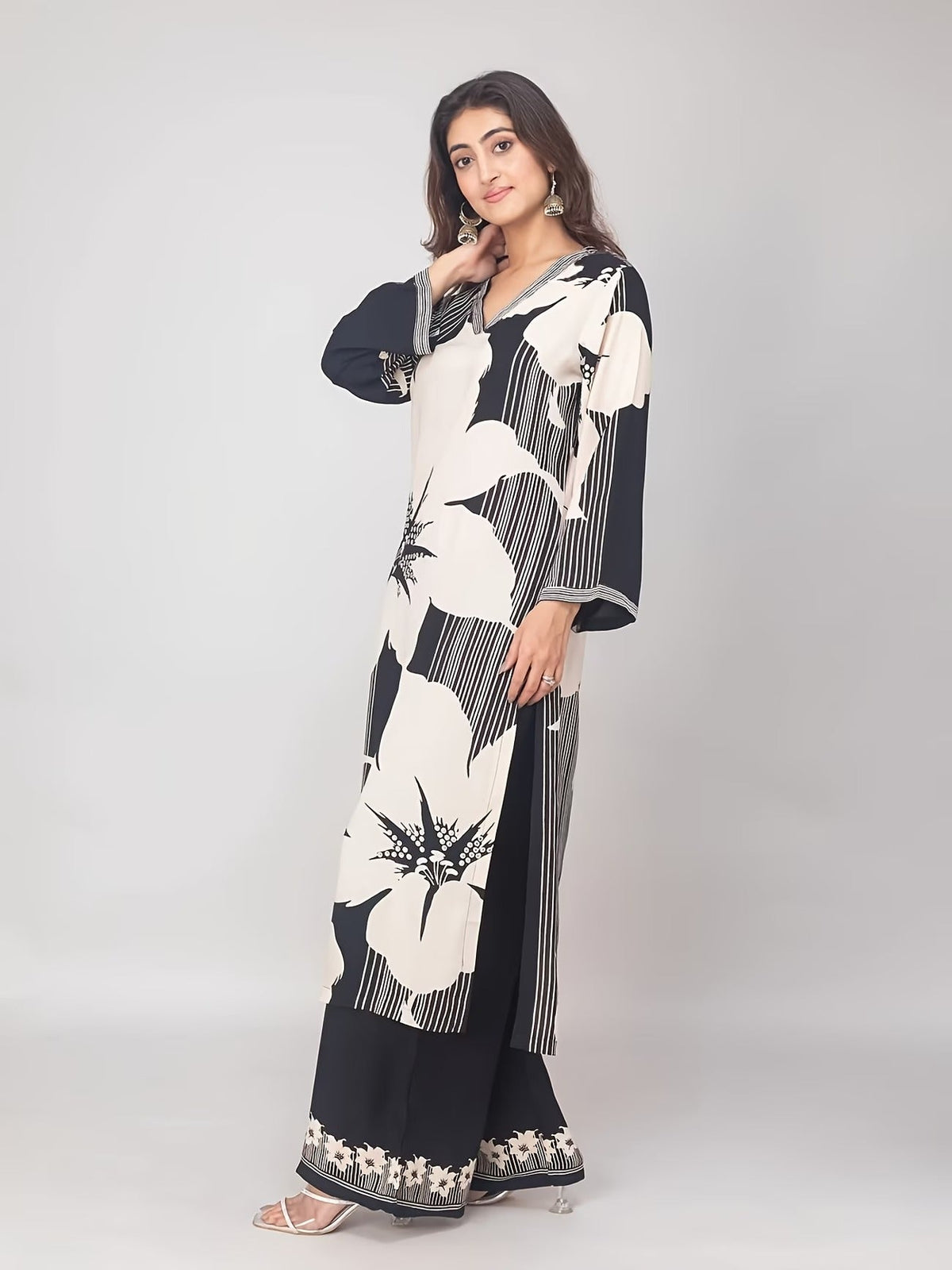 Women’s Black & White Floral Traditional Two-Piece Set – Long Sleeve Loose Top with Wide-Leg Pants (Elegant Middle Eastern & South Asian Style