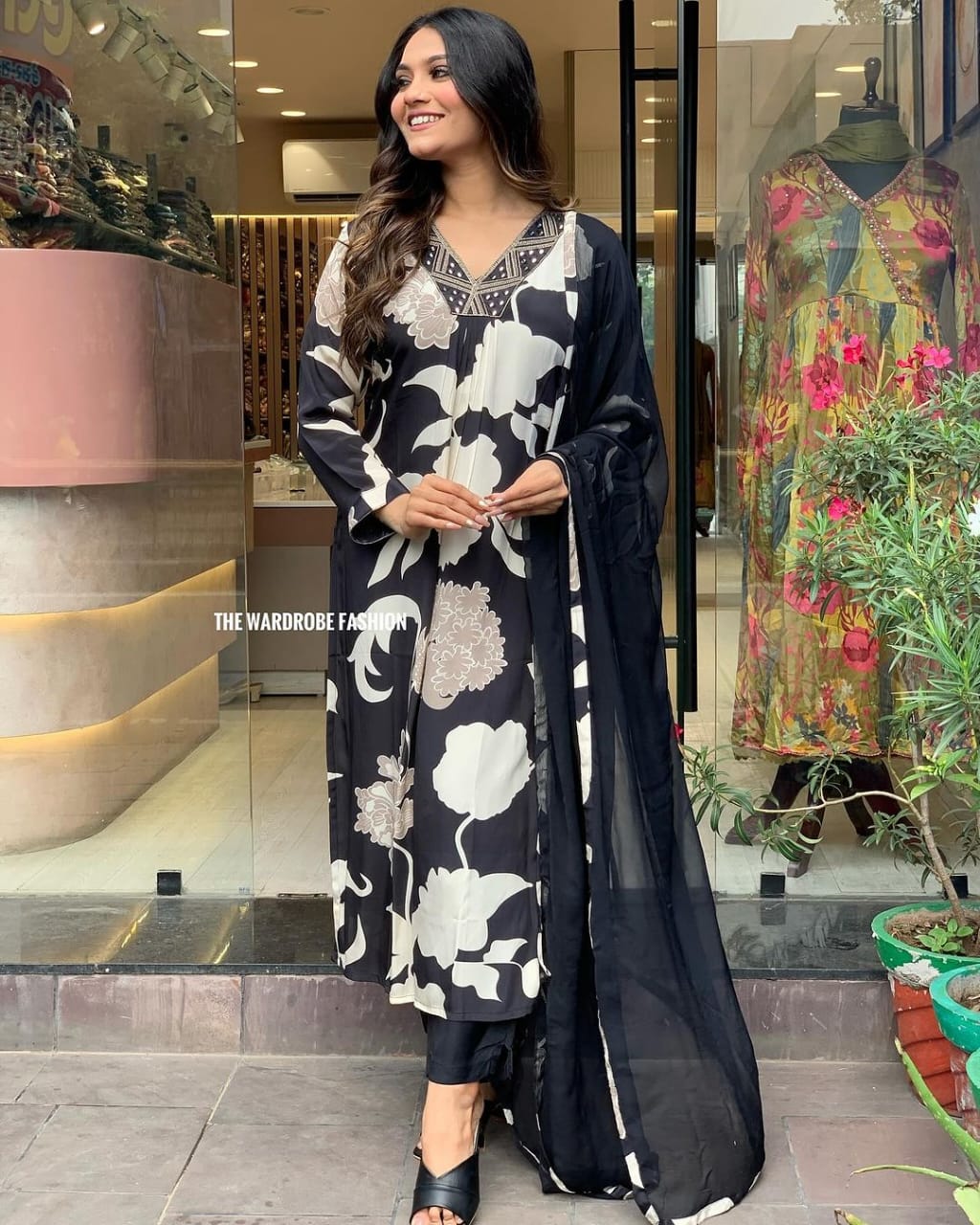 Maslen Digital Print Kurti Set with Pant and Georgette Dupatta