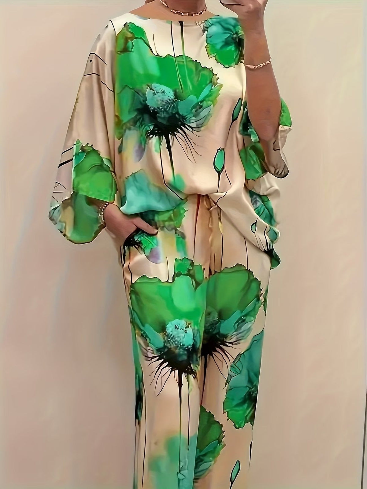 Plus Size Women’s Satin Floral Co-Ord Set – Round Neck Top with Elastic Waist Wide-Leg Pants | Elegant & Comfortable Two-Piece Outfit