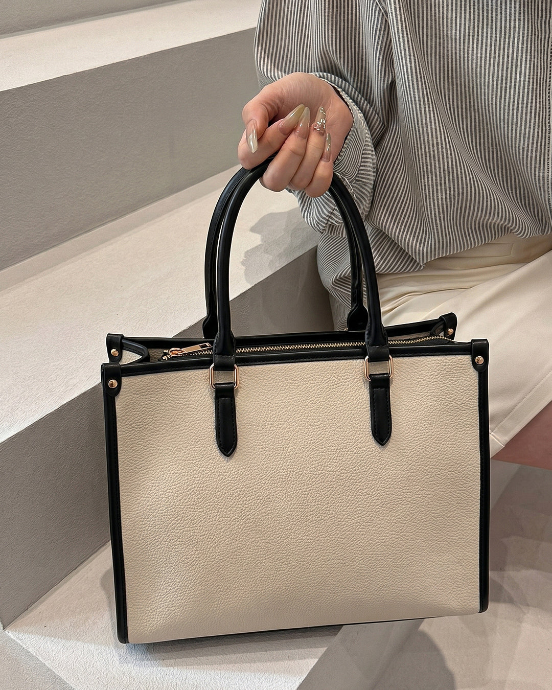Tailored Contrast Handle Tote Bag in Ivory White