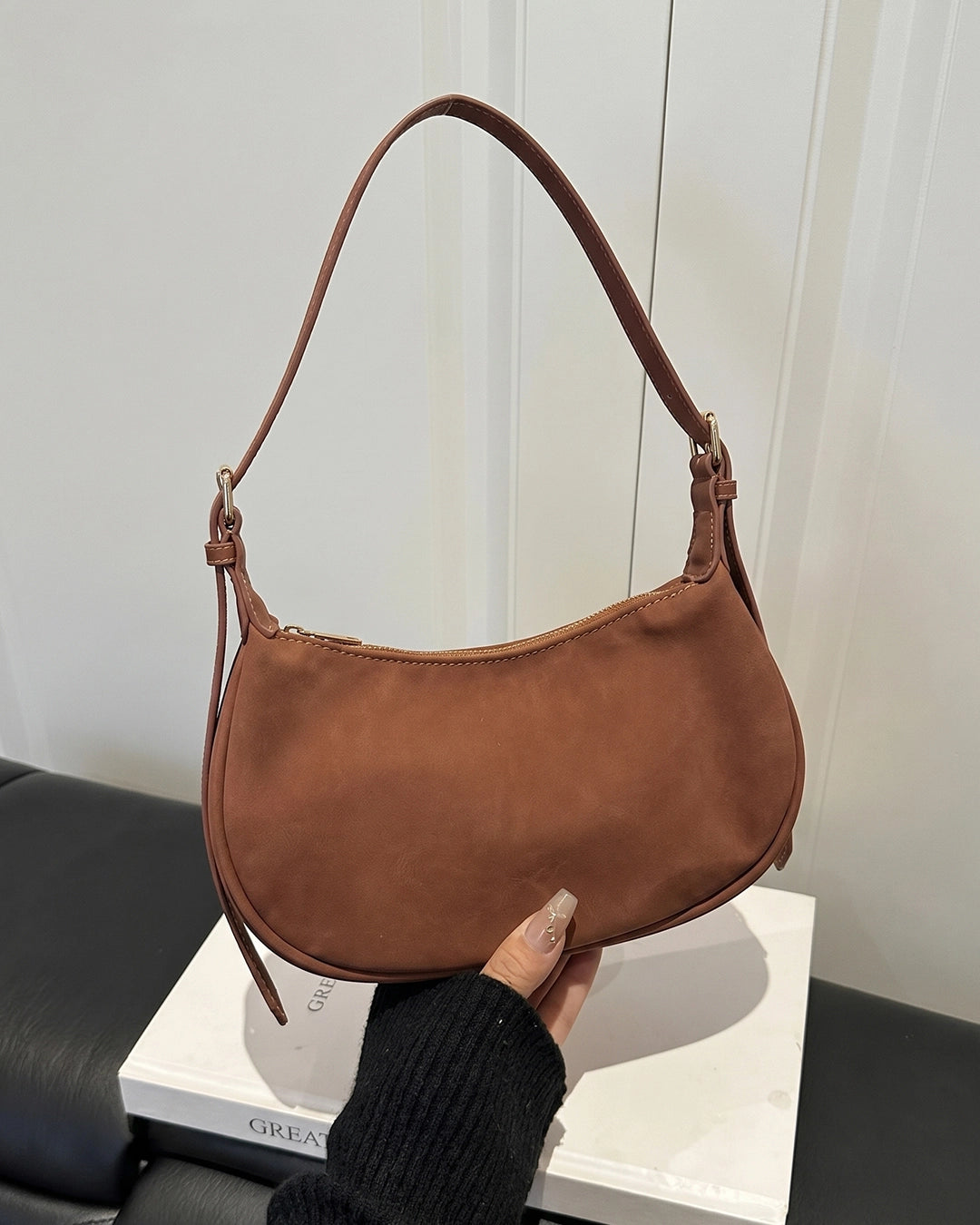 Chic Minimal Shoulder Bag in Caramel Brown