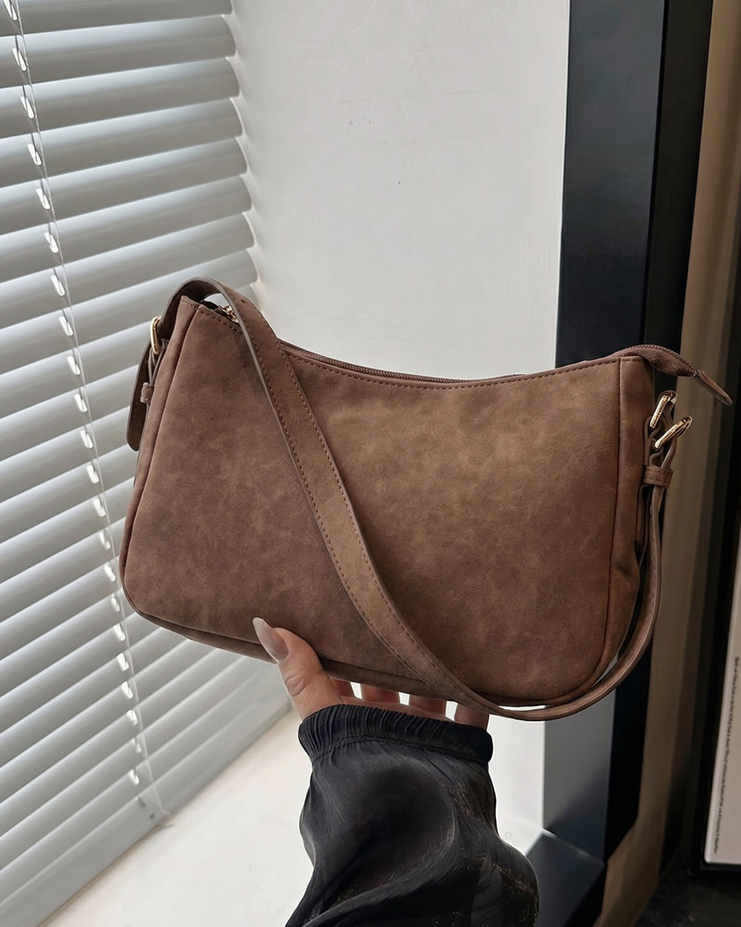 Casual Luxe Hobo Style Shoulder Bag in Brown