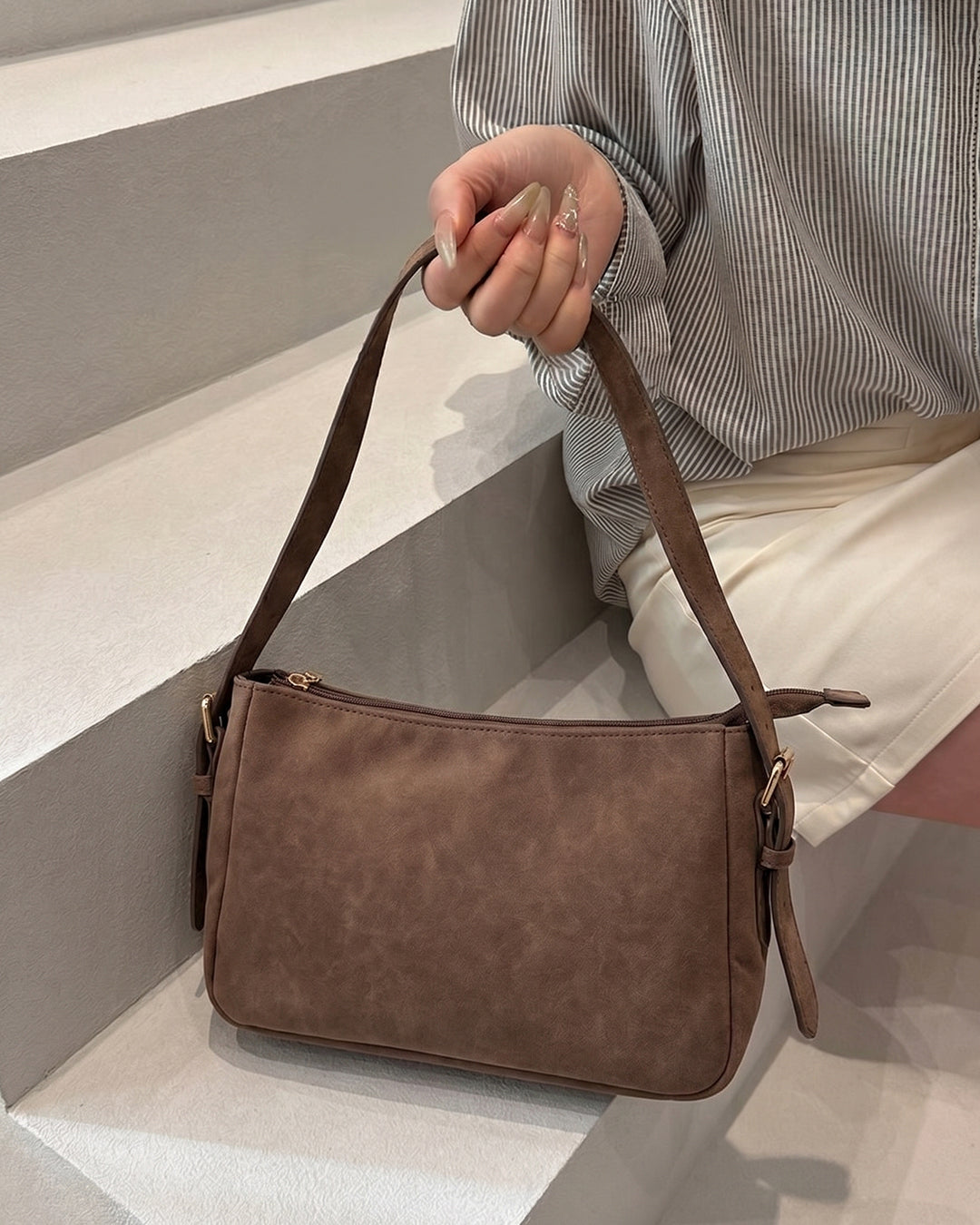 Casual Luxe Hobo Style Shoulder Bag in Brown