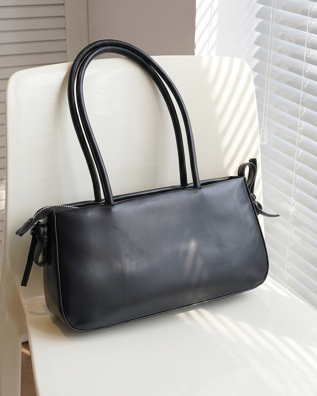 Cute Bow Tie Detail Shoulder Handbag in Black