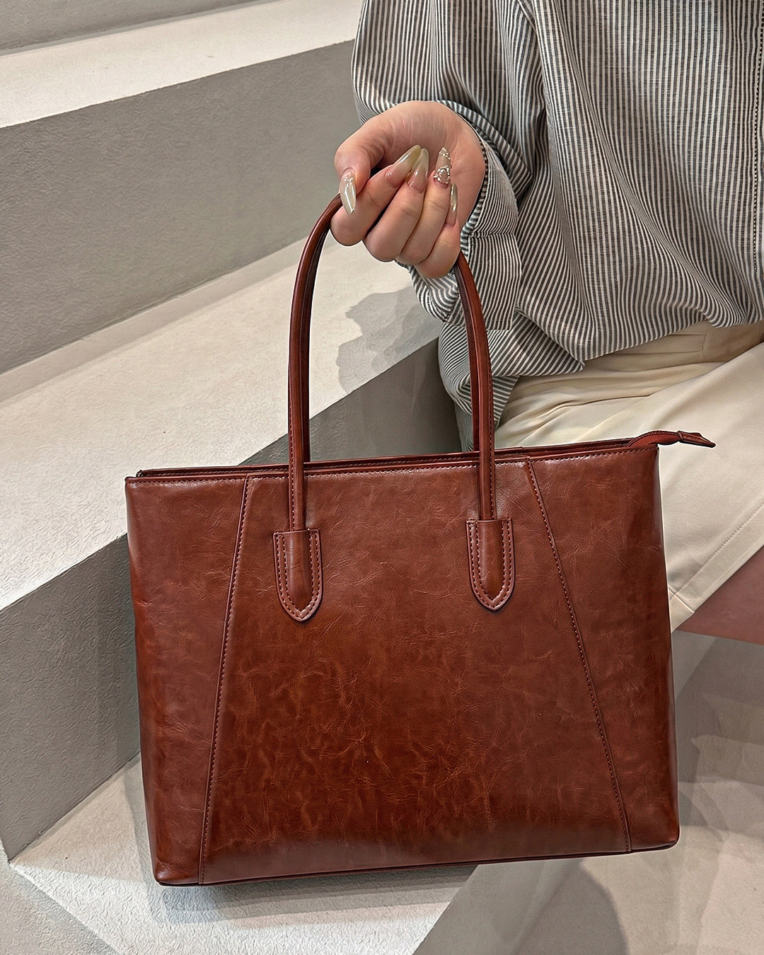 Tailored Faux Tote Vintage Bag in Tan Brown