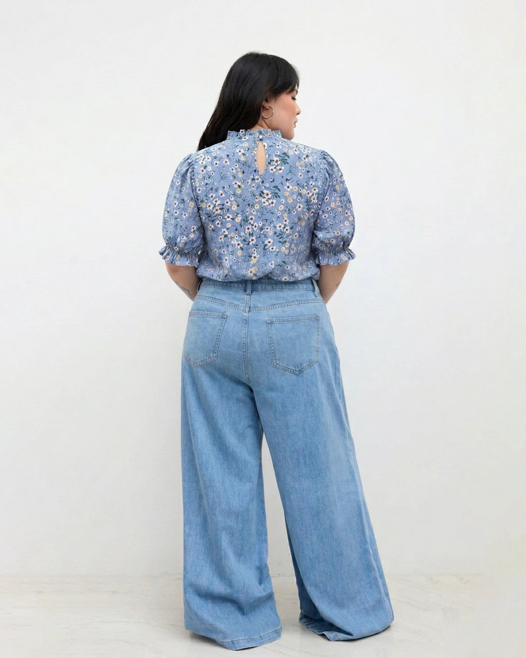 Feminine Floral Printed Top Curve and Plus in Sky Blue