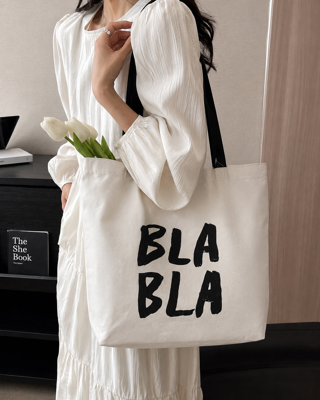Minimal Graphic Canvas Tote Bag in Off-White