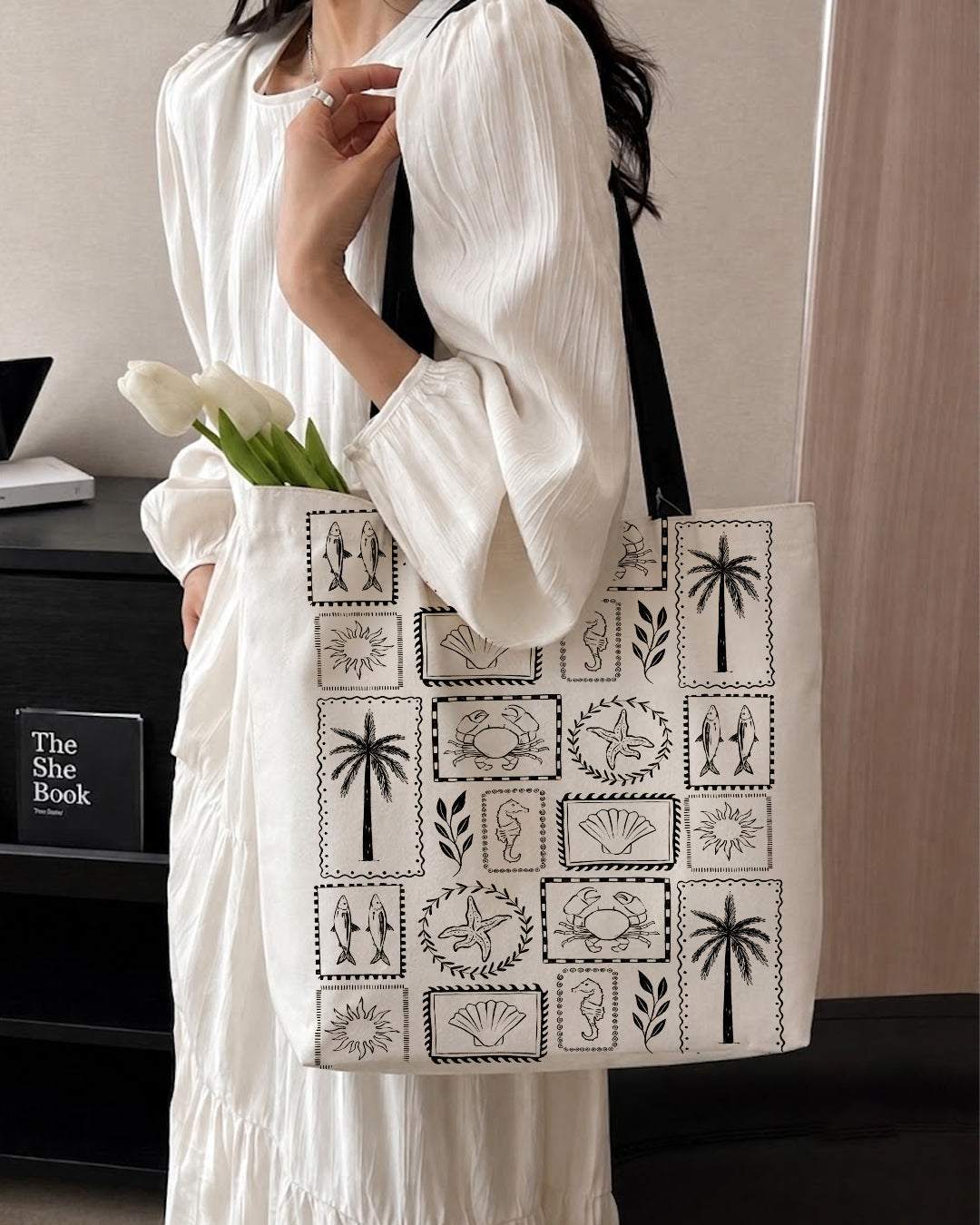 Seashell and Sea Life Graphic Canvas Tote Bag in Off-White