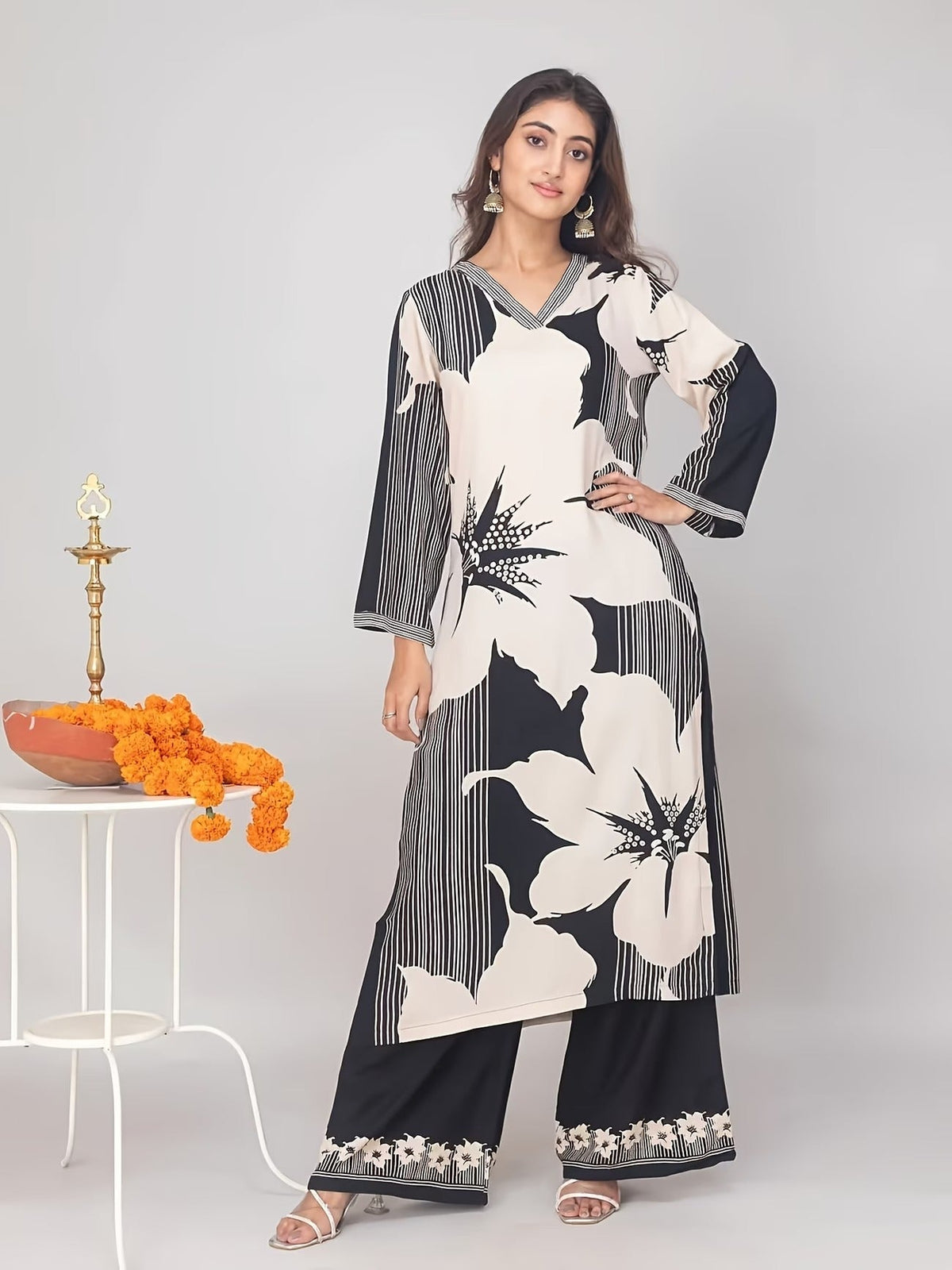 Women’s Black & White Floral Traditional Two-Piece Set – Long Sleeve Loose Top with Wide-Leg Pants (Elegant Middle Eastern & South Asian Style