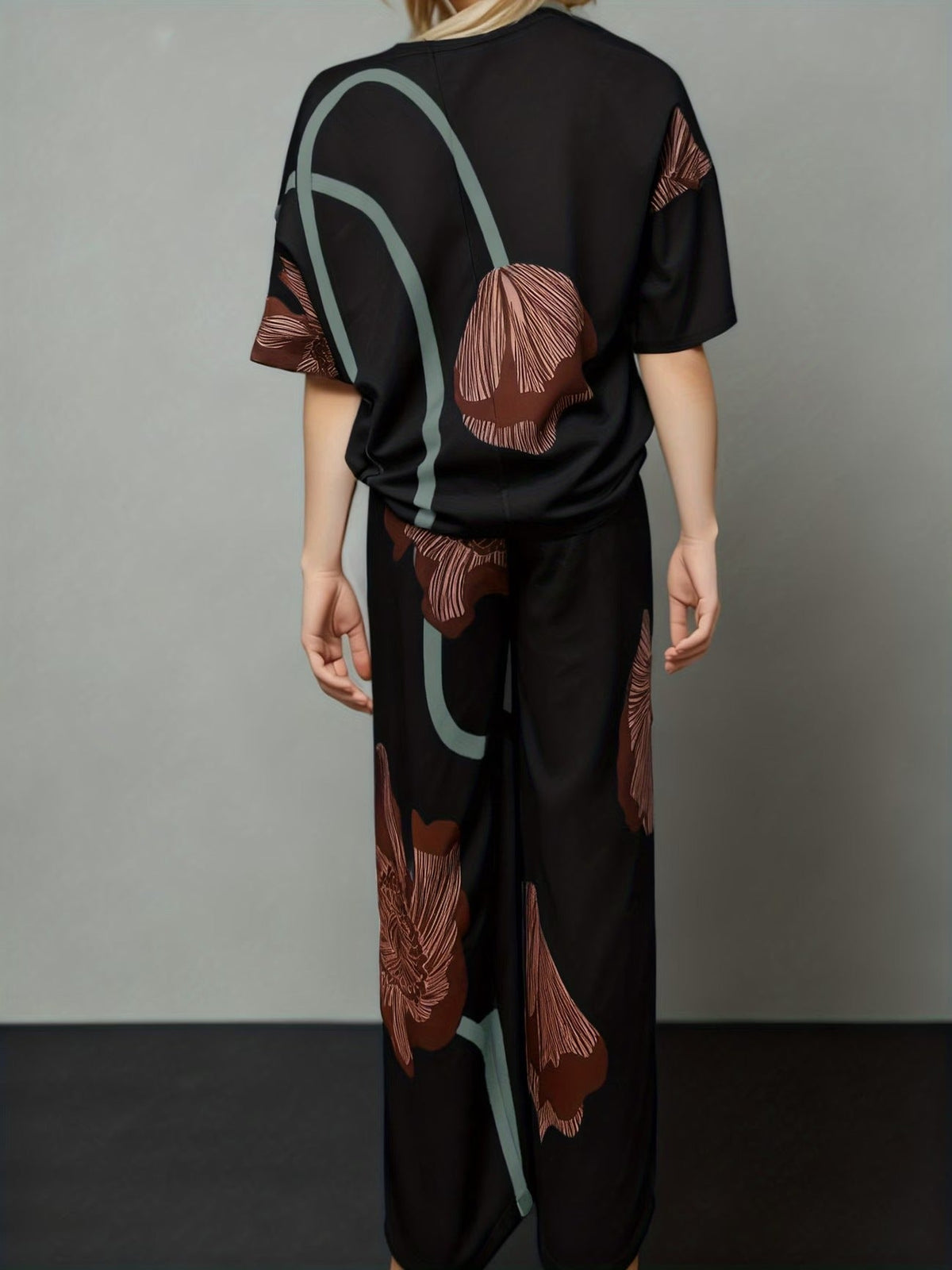 Elegant Floral Print Women’s Co-Ord Set – Comfortable Short Sleeve Top & Flowy Elastic Waist Pants