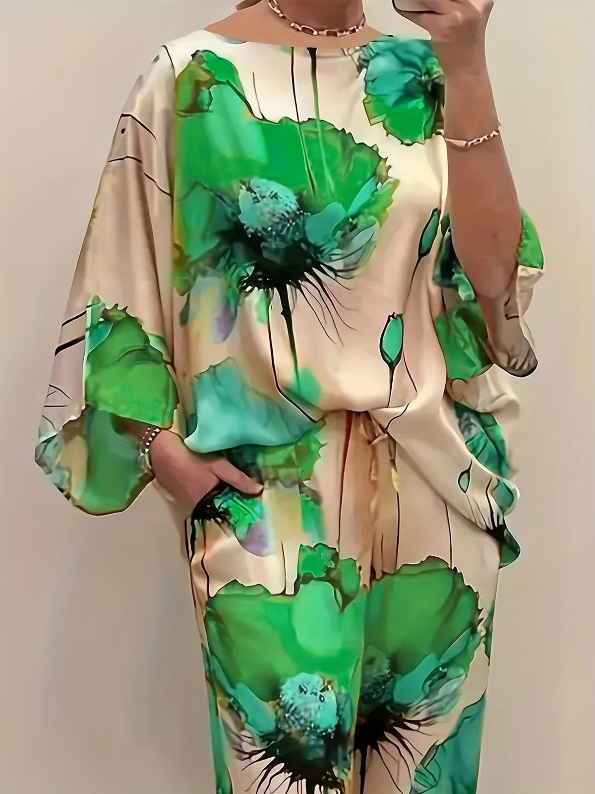 Plus Size Women’s Satin Floral Co-Ord Set – Round Neck Top with Elastic Waist Wide-Leg Pants | Elegant & Comfortable Two-Piece Outfit
