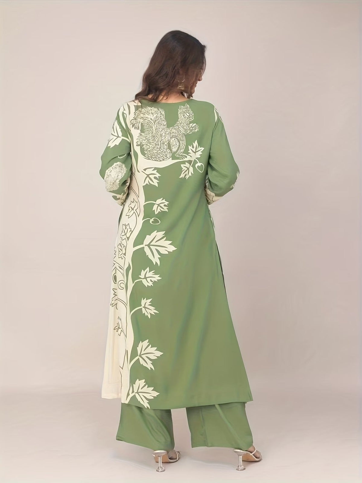 Women’s Printed Traditional Two-Piece Set – Tree & Squirrel Pattern Long Sleeve Loose Top with Matching Pants (2025 Bestseller Ethnic Style