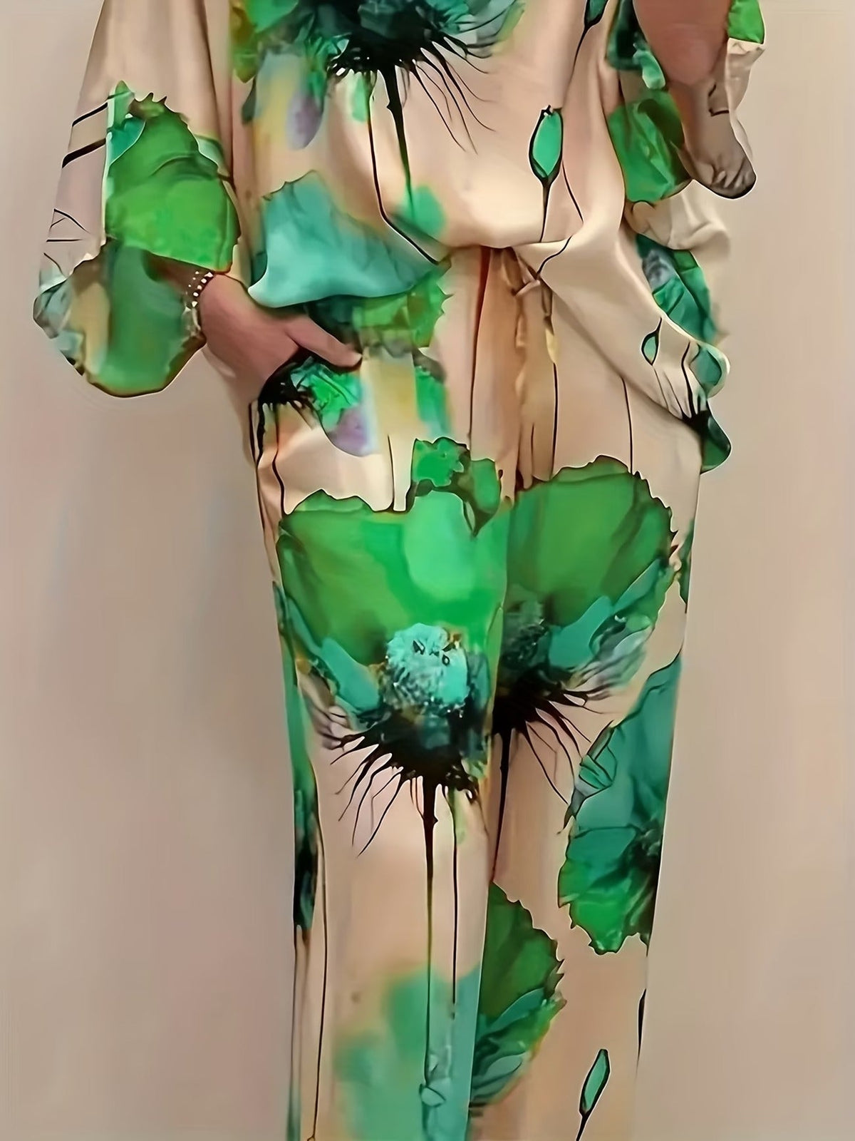 Plus Size Women’s Satin Floral Co-Ord Set – Round Neck Top with Elastic Waist Wide-Leg Pants | Elegant & Comfortable Two-Piece Outfit