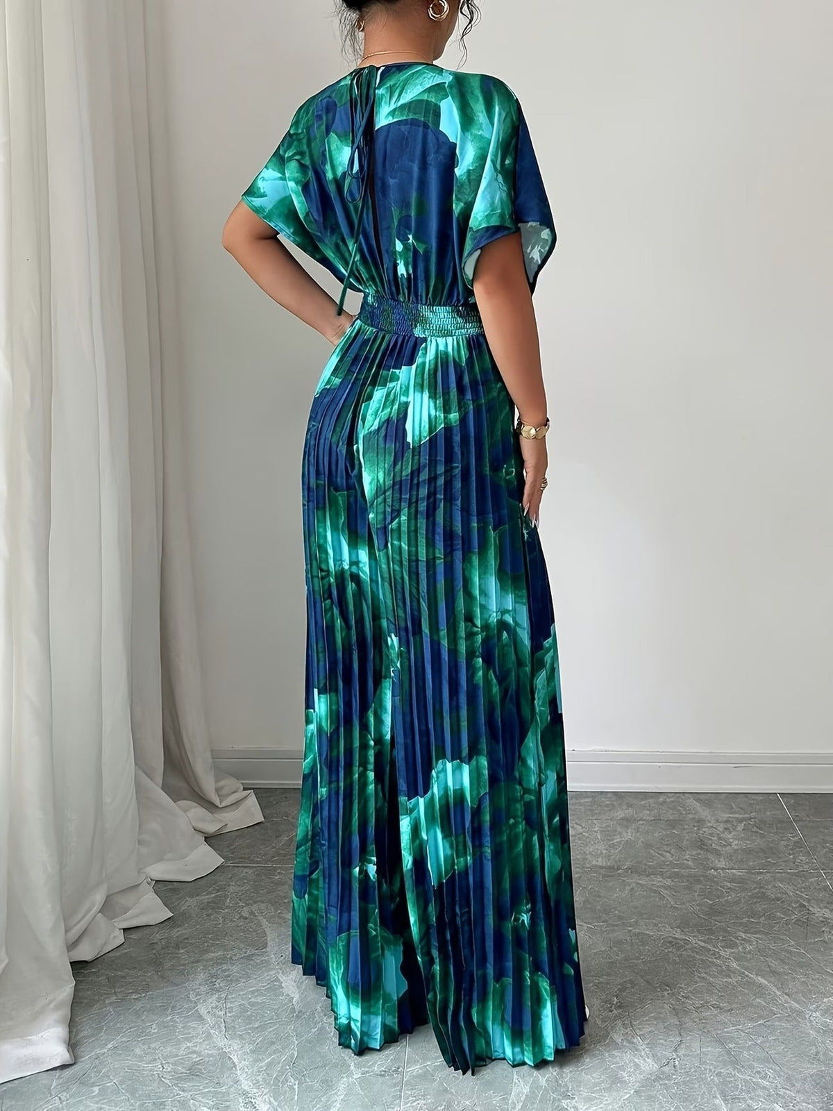 Elegant Women’s Batwing Sleeve Jumpsuit – V-Neck Abstract Print Wide-Leg Summer Outfit