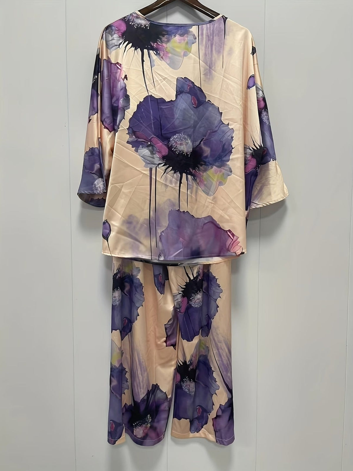 Plus Size Women’s Satin Floral Co-Ord Set – Round Neck Top with Elastic Waist Wide-Leg Pants | Elegant & Comfortable Two-Piece Outfit