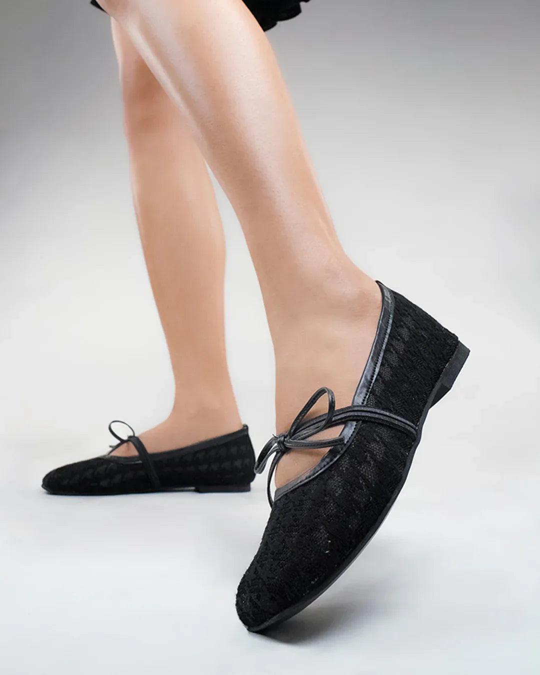 Round Toe Lace Casual Ballet Flats in Black