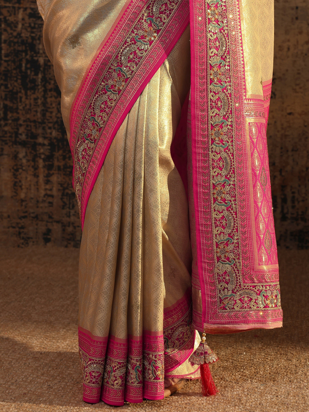 Anouk Art Gold Ethnic Motifs Woven Design Silk Blend Saree With Unstitched Blouse Piece