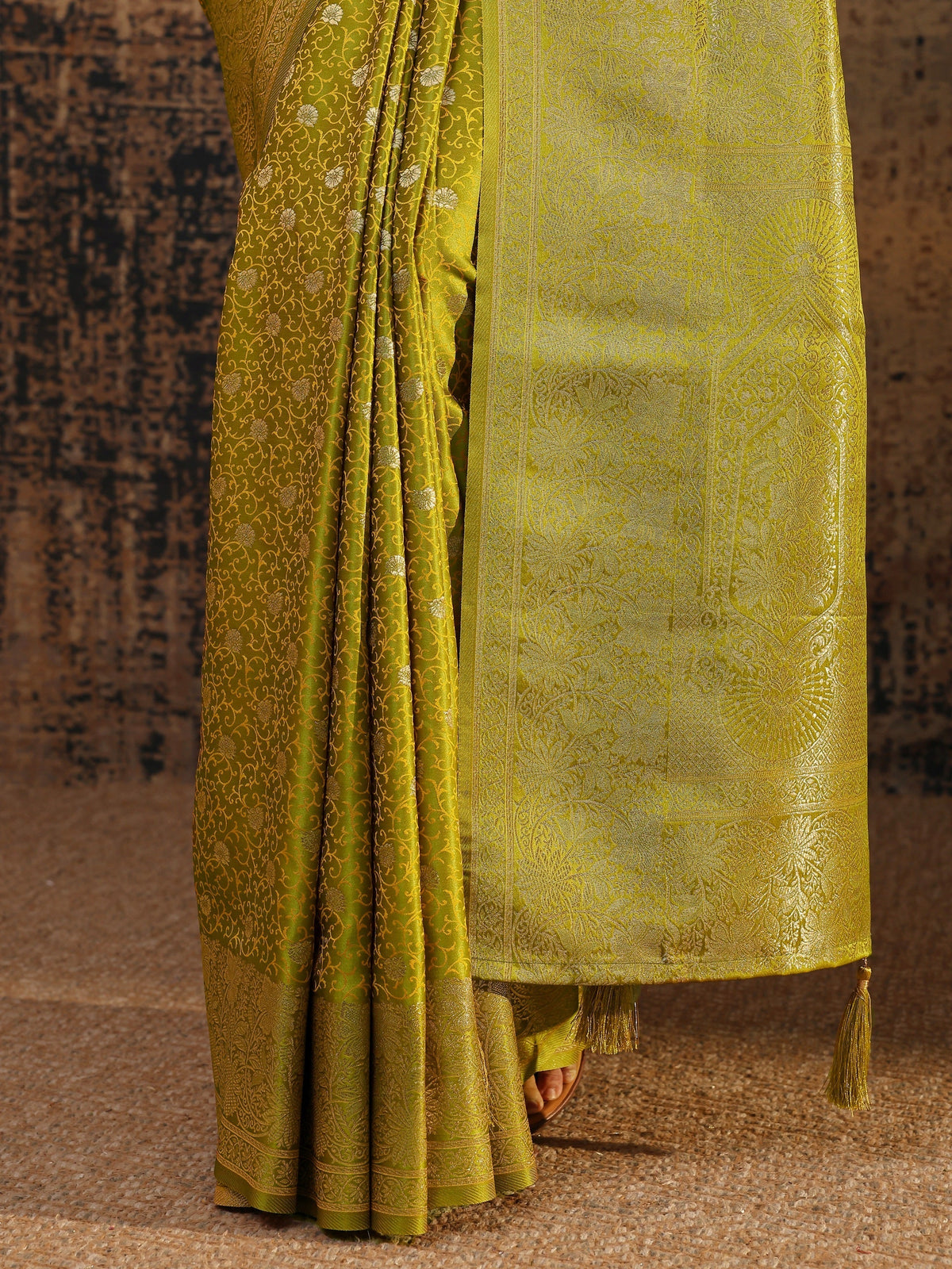 Anouk Green Floral Woven Design Silk Blend Saree With Unstitched Blouse Piece
