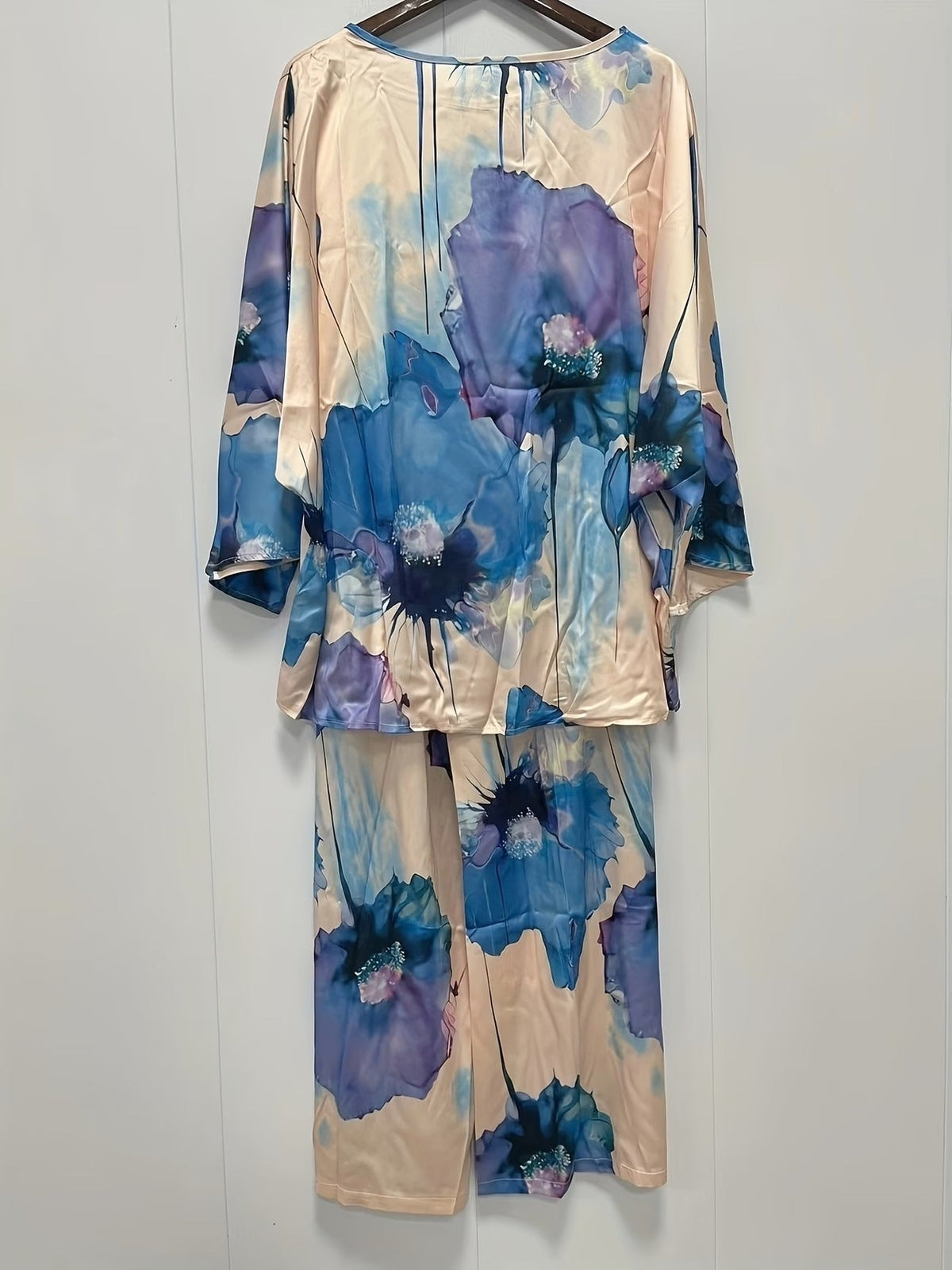 Plus Size Women’s Satin Floral Co-Ord Set – Round Neck Top with Elastic Waist Wide-Leg Pants | Elegant & Comfortable Two-Piece Outfit