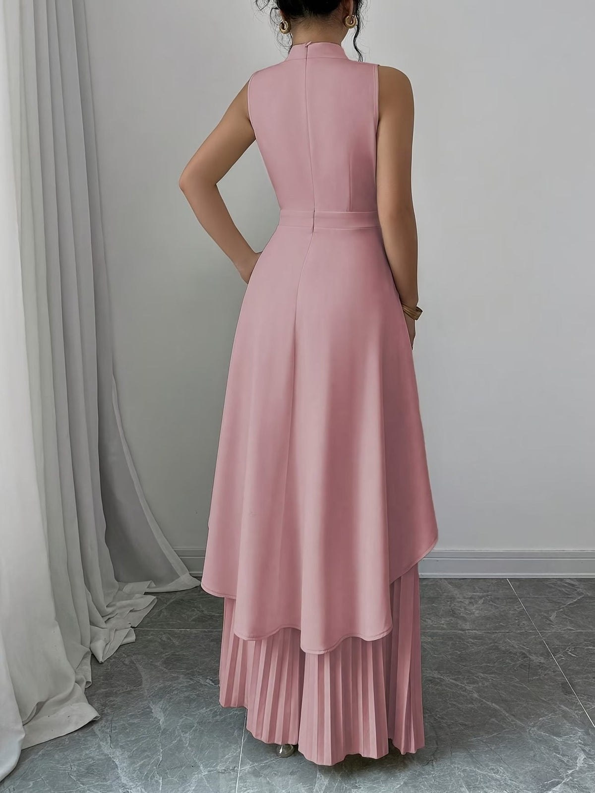 Elegant Sleeveless Stand-Collar Top & Pleated Trousers Set – Women’s Chic High-Low Two-Piece Suit