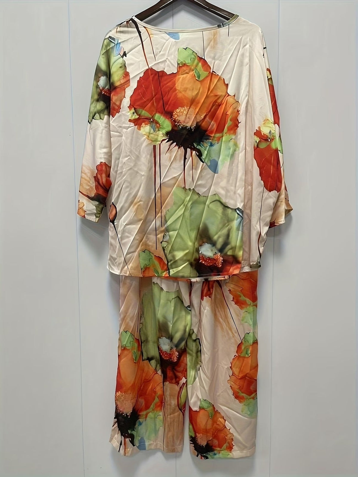 Plus Size Women’s Satin Floral Co-Ord Set – Round Neck Top with Elastic Waist Wide-Leg Pants | Elegant & Comfortable Two-Piece Outfit