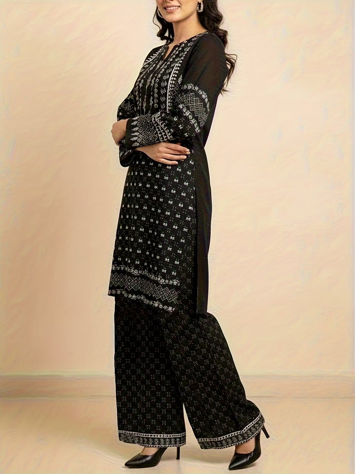 Women’s Luxury Traditional Black Two-Piece Set – Tribal Pattern Long Sleeve Loose Top with Matching Pants (Elegant Muslim Ethnic Style
