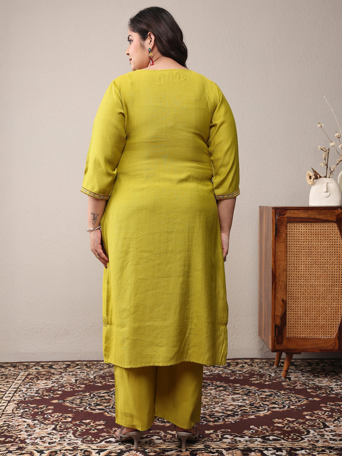 Plus Size Green Embroidered Silk Blend Straight Kurta Set