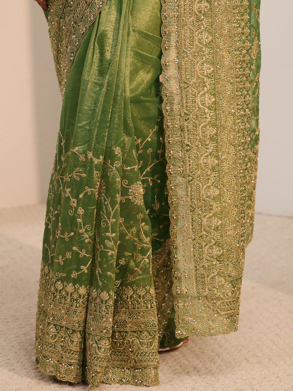 Anouk Green Floral Embellished Net Saree With Unstitched Blouse Piece