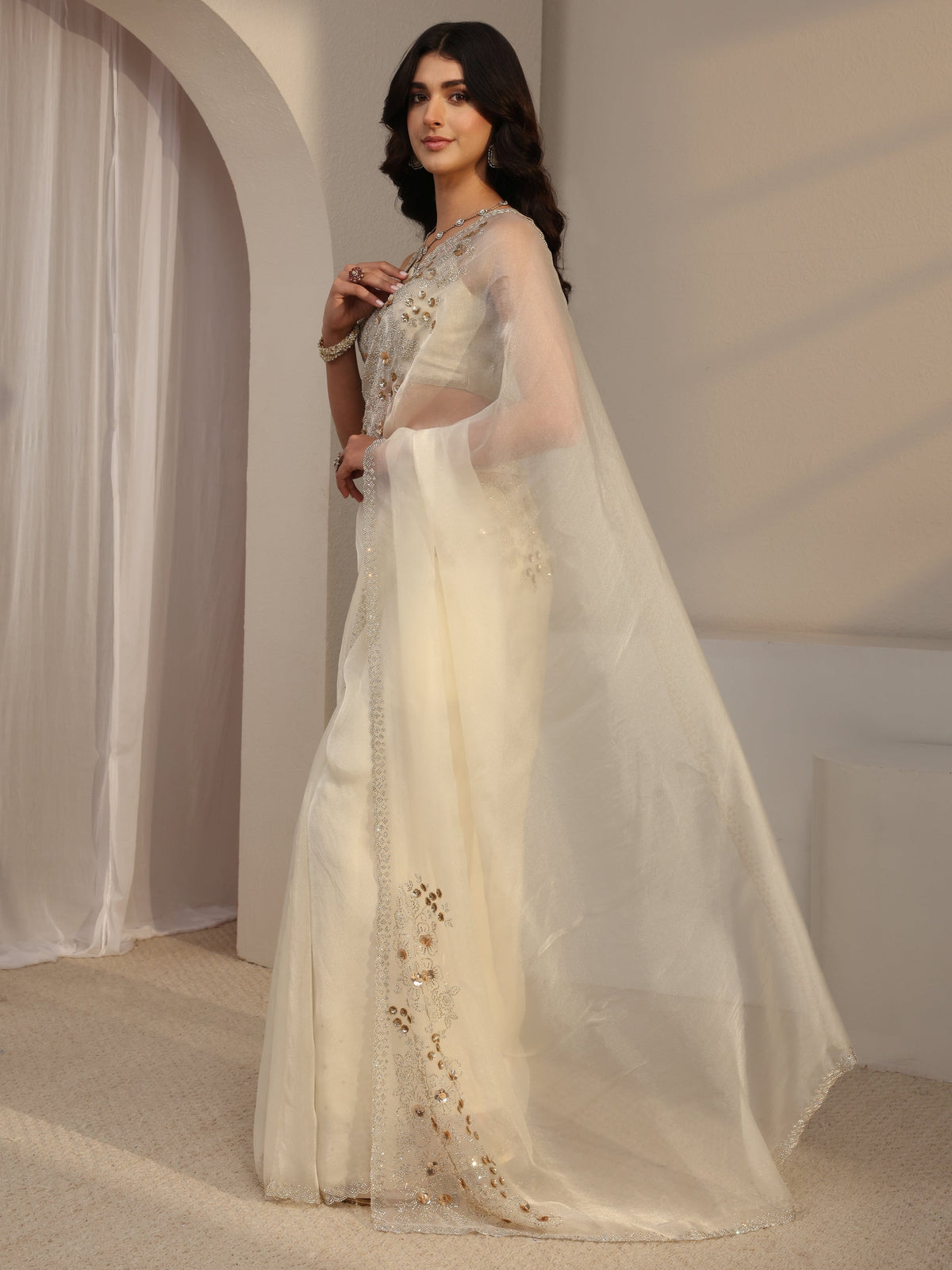 Anouk White Embellished Organza Saree With Unstitched Blouse Piece