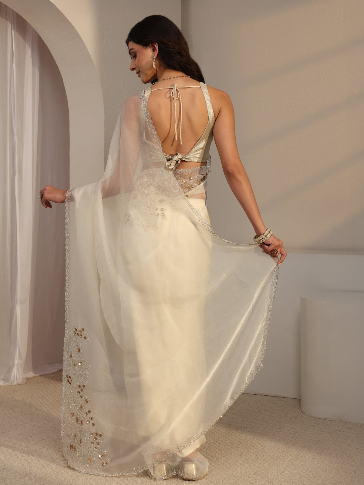 Anouk White Embellished Organza Saree With Unstitched Blouse Piece