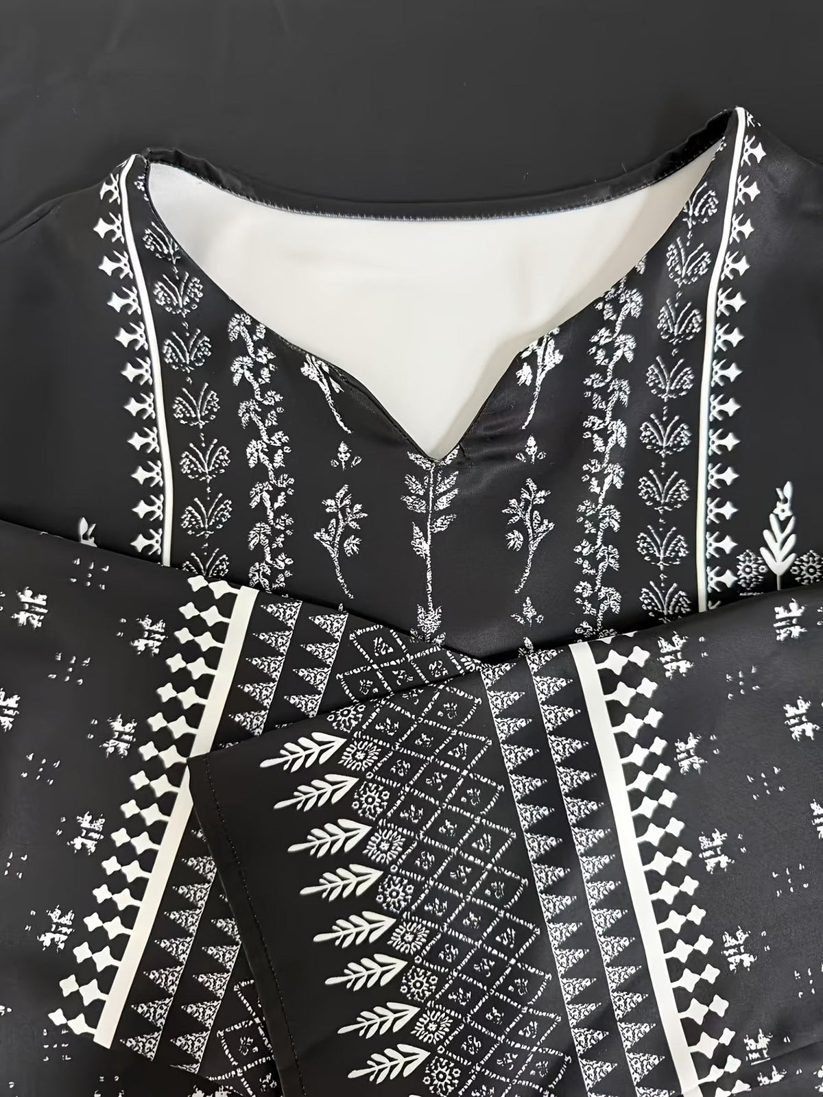 Women’s Luxury Traditional Black Two-Piece Set – Tribal Pattern Long Sleeve Loose Top with Matching Pants (Elegant Muslim Ethnic Style