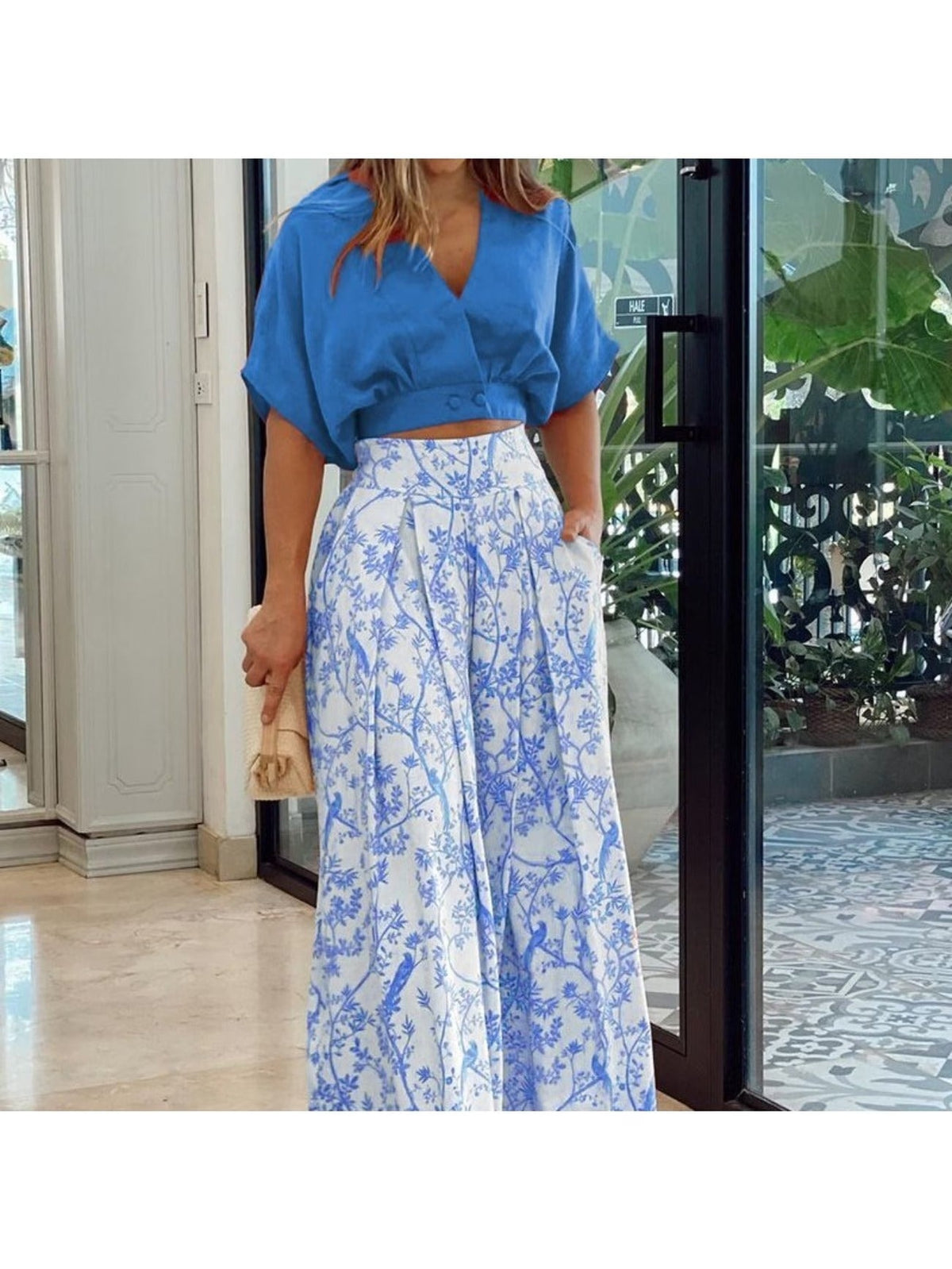 Elegant Printed Wide-Leg Pants Set – V-Neck Shirt Top Stylish Women’s Spring Casual Outfit