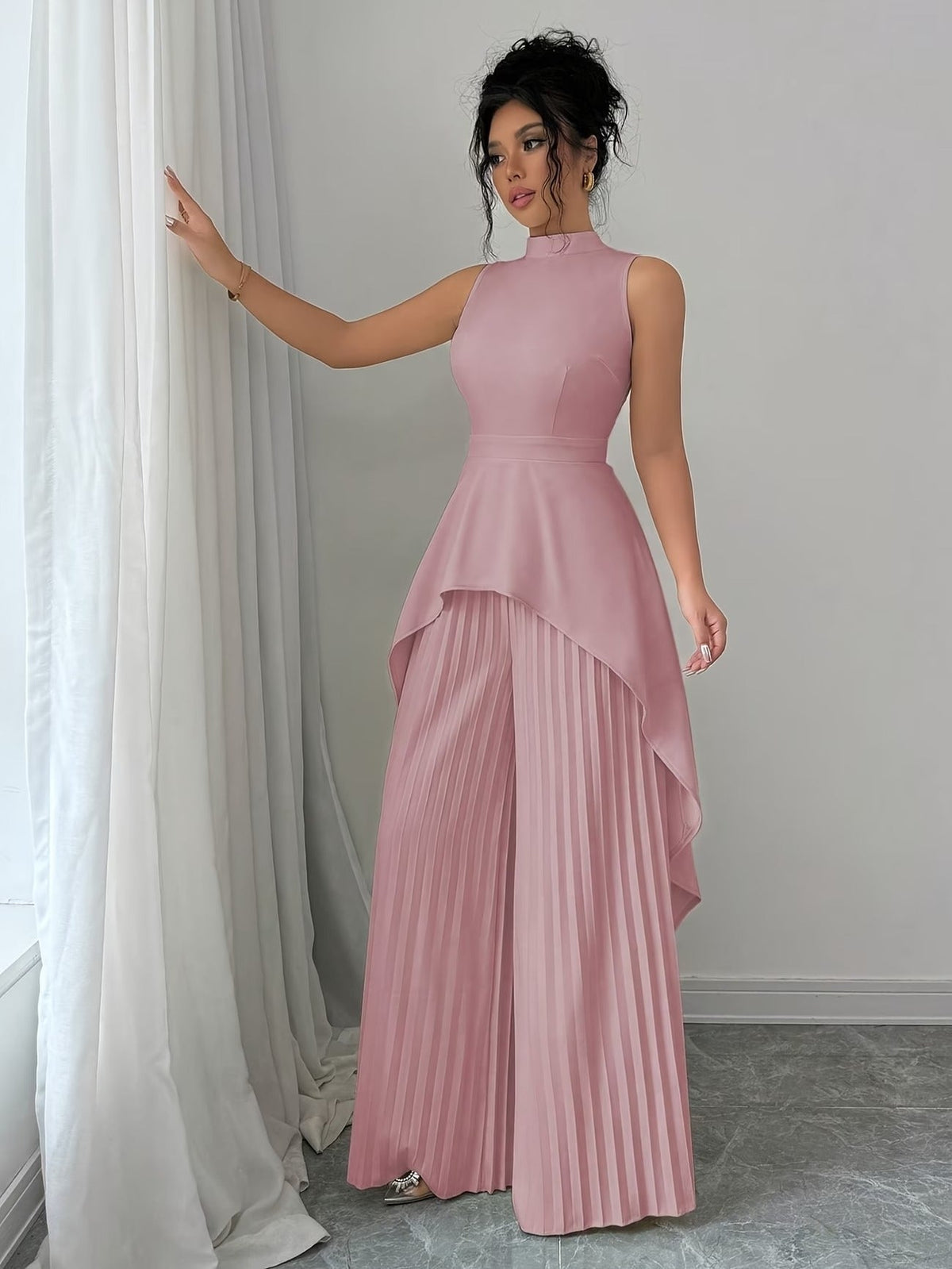 Elegant Sleeveless Stand-Collar Top & Pleated Trousers Set – Women’s Chic High-Low Two-Piece Suit