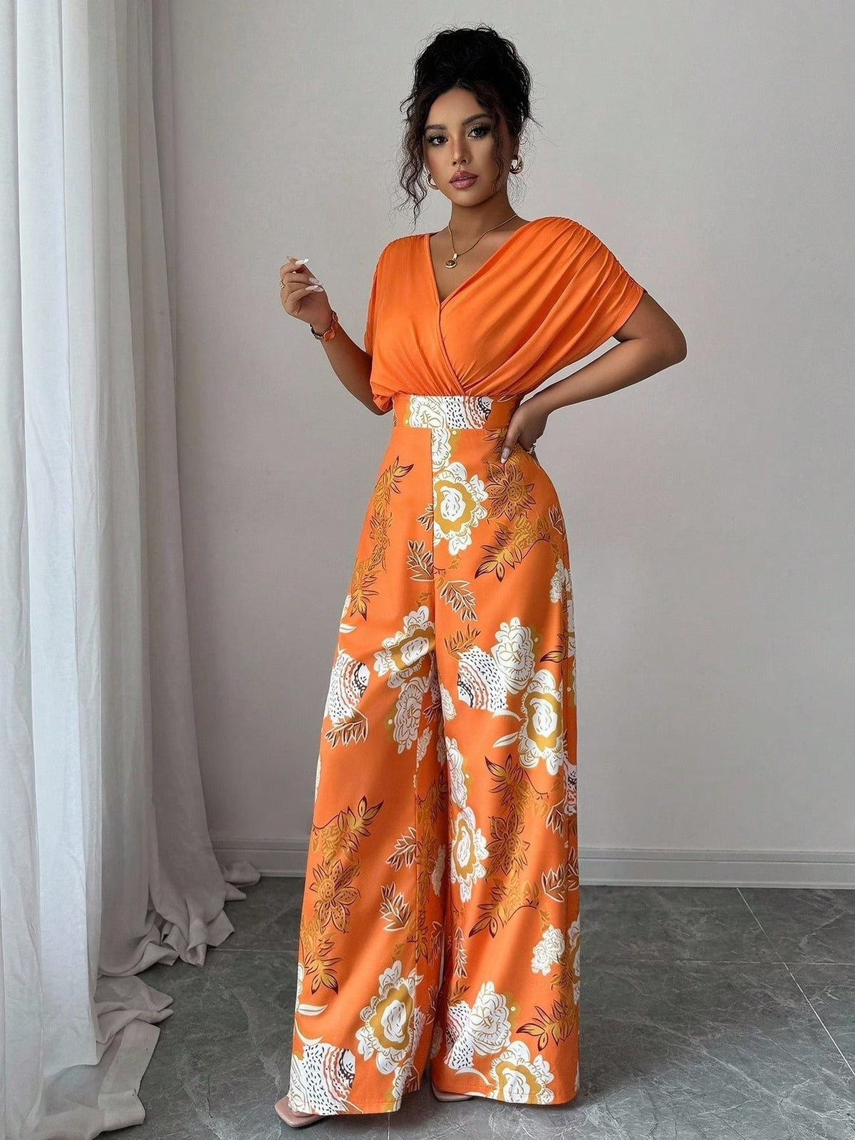 Elegant Women’s Batwing Sleeve Jumpsuit – V-Neck Abstract Print Wide-Leg Summer Outfit