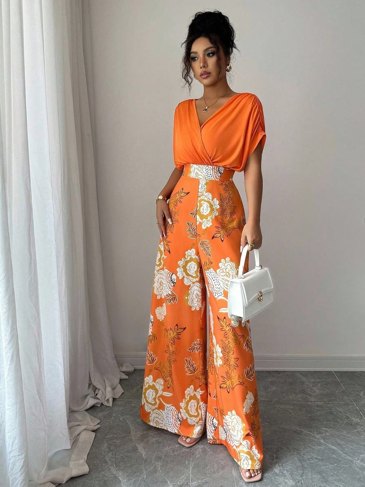 Elegant Women’s Batwing Sleeve Jumpsuit – V-Neck Abstract Print Wide-Leg Summer Outfit