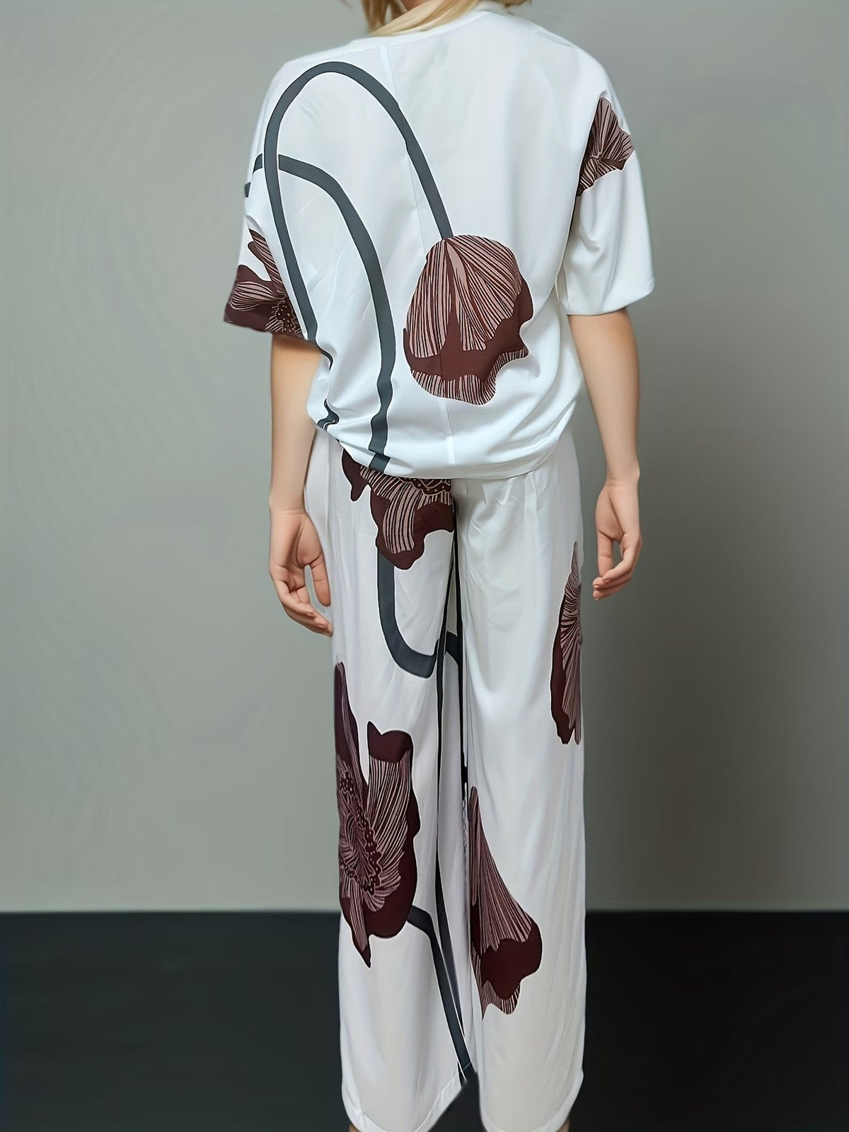 Elegant Floral Print Women’s Co-Ord Set – Comfortable Short Sleeve Top & Flowy Elastic Waist Pants