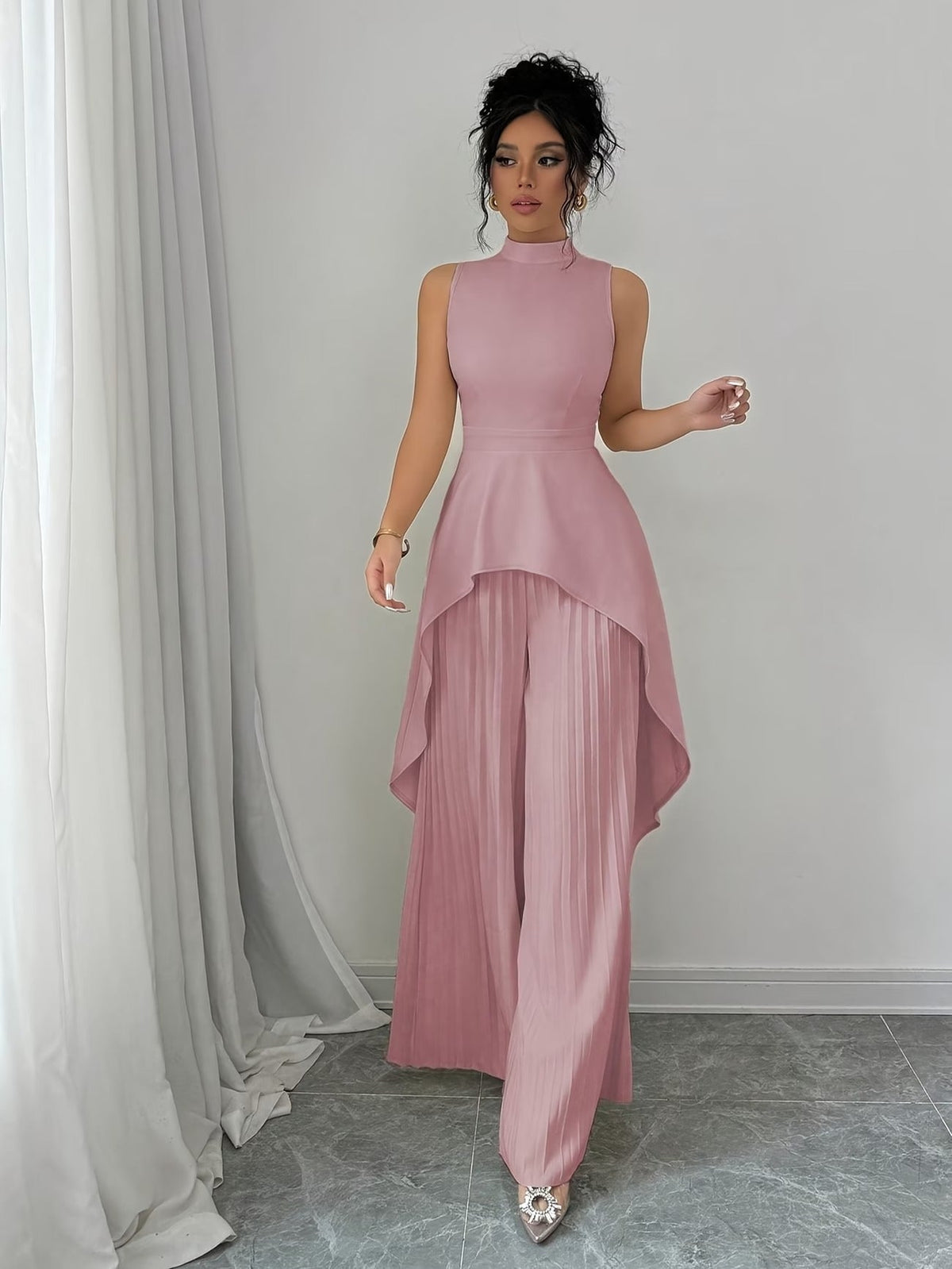 Elegant Sleeveless Stand-Collar Top & Pleated Trousers Set – Women’s Chic High-Low Two-Piece Suit