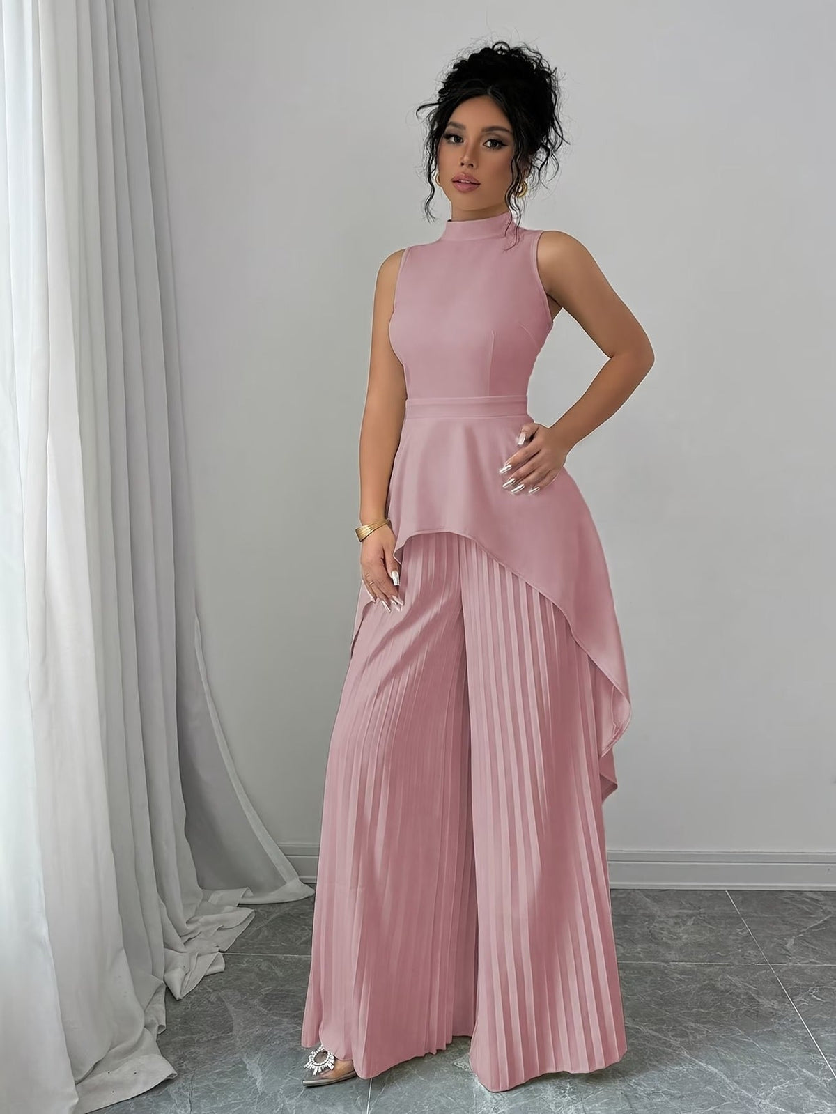 Elegant Sleeveless Stand-Collar Top & Pleated Trousers Set – Women’s Chic High-Low Two-Piece Suit