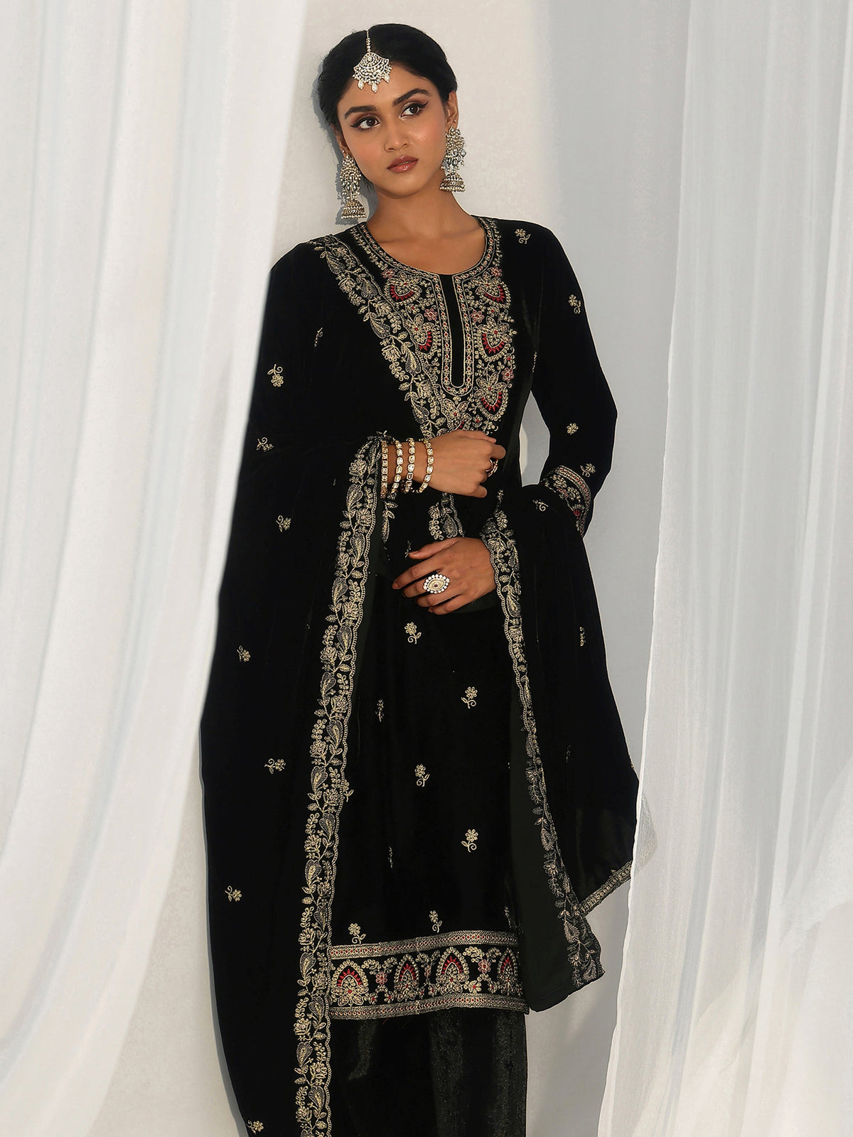Anouk Black Ethnic Embroidered Velvet Straight Suit Set
